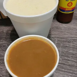 Mash potatoes and gravy.