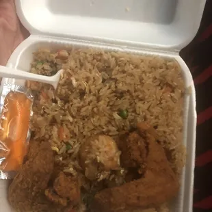 Chicken wings and shrimp fried rice was bomb afffffff!!!! Yummmmyyy