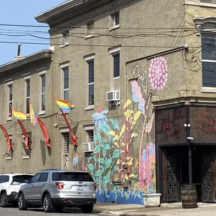 Mural in NuLu near Red Tree boutique store.