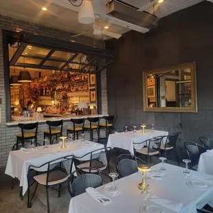 Beautiful patio &amp; bar