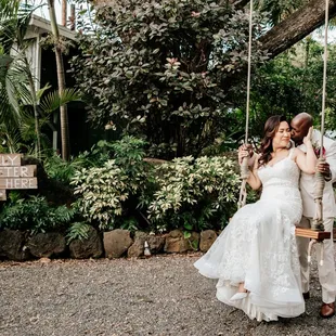 Wedding portraits at Loulu Palm Estate - Photography by HNL Studios www.hnlstudios.com