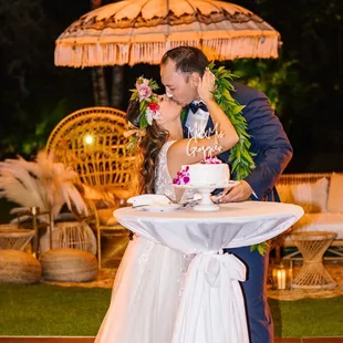 Loulu palms provided the dance floor and DJ Frobaby made us dance all night long!