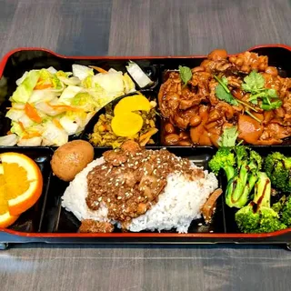 A4. Braised Pork Knuckle Rice Bento