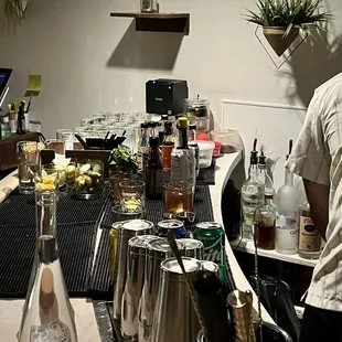 Mezcal negroni being made