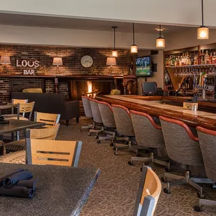 Lou&apos;s Bar