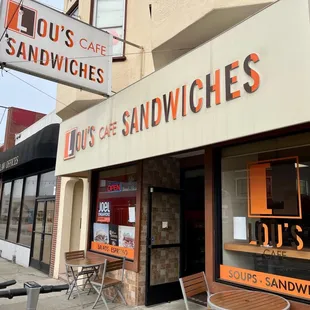 the outside of a restaurant