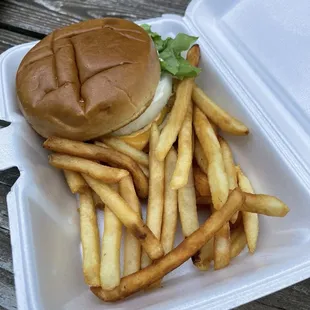 Cheeseburger with fries