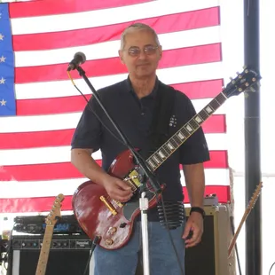 Lou with his Number One guitar "Cherry" at Risi's Pond (Valley Musicians Benefit).