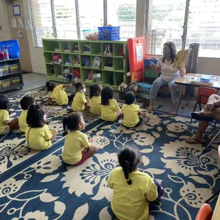 Reading time with Mrs. Vicky (3-4 yr olds)