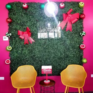 Cute photo wall for the holidays