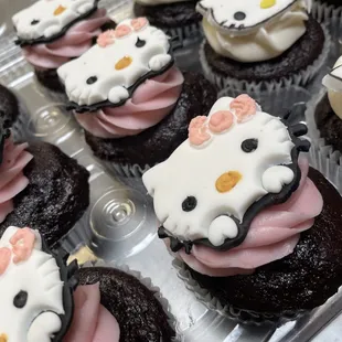 Hello Kitty Cupcake Toppers