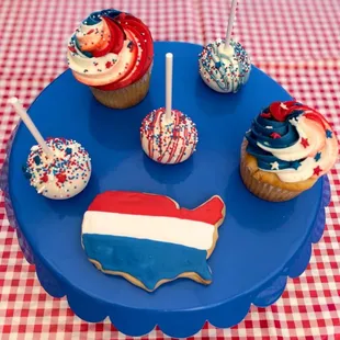 4th of July Cupcakes, Cake Pops, and Cookies