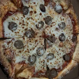 14&quot; pie with Italian sausage