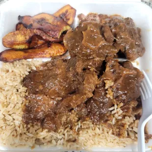 Oxtails, rice and gungo peas and dry plantain