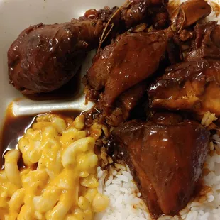 Brown stew chicken with white rice and macaroni and cheese