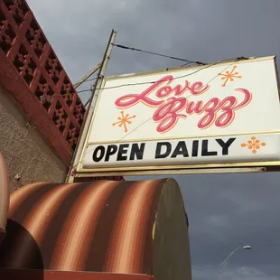 a sign for an open daily