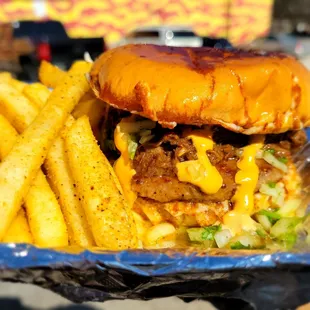 &quot;El Raul&quot; 
BIRRIA BURGER