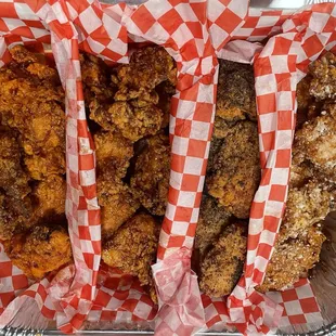 FAMILY - 24 WINGS: sweet chili, honey bbq, lemon pepper, and spicy garlic Parmesan