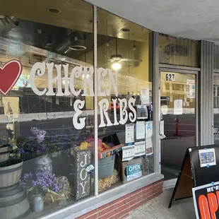 the outside of a restaurant