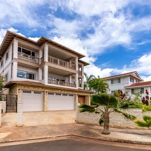 Exterior of the home (Hale Mauka Estate)