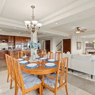Dining area with seating for 8 Guests (Hale Mauka Estate)