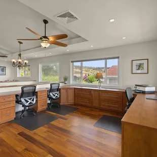 3rd floor custom built-in wrap around desk area (Hale Mauka Estate)