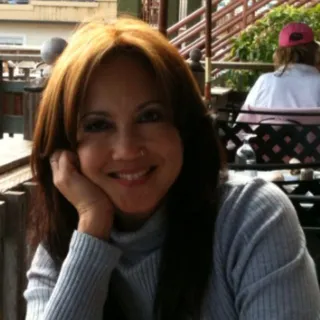 Mia R.