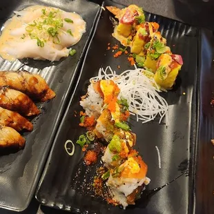 Our starter. Unagi, Ono, naturo, paradise, salmon and garlic tuna