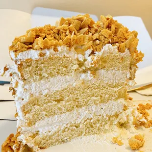 So light and fluffy, yet satisfyingly rich and creamy with a fantastic crunch! Perfect sweetness, if you like Asian desserts.