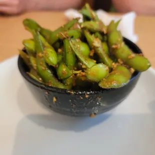 a bowl of green beans