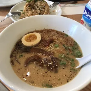 Tonkostu Black Ramen