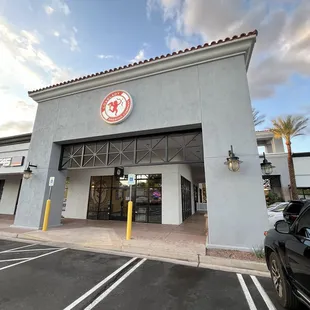 the outside of a restaurant