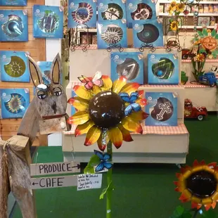 Lovely&apos;s Farm Market