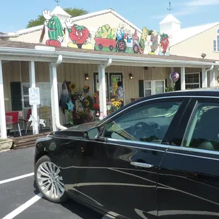 Lovely&apos;s Farm Market