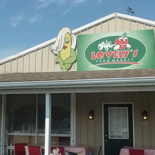 Lovely&apos;s Farm Market