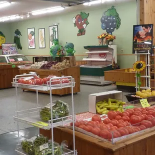 Lovely&apos;s Farm Market