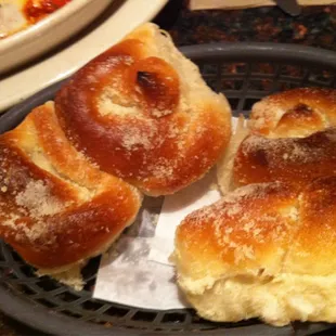 Garlic dinner rolls