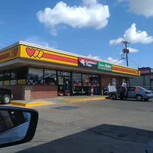Pretty good pic of the store on a hot Wednesday  afternoon in July.