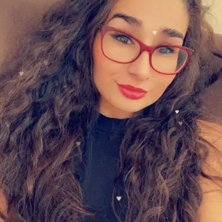Vivianne F.