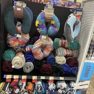 headrests/neck pillows, fleece blankets, cotton blankets