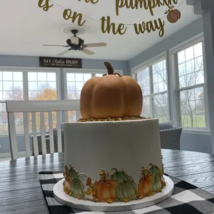 Baby shower cake
