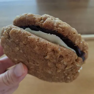 GF Oatmeal Cream Pie