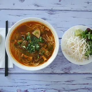 Royal Noodle (Bun Hue)