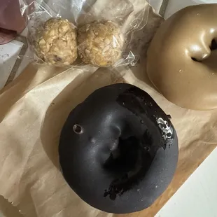 Winners!! Chocolate &amp; Maple vegan donuts &amp; energy bites for Sunday morning!!