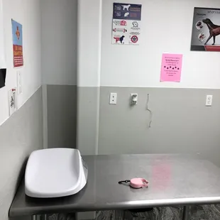 Another view of the exam room.