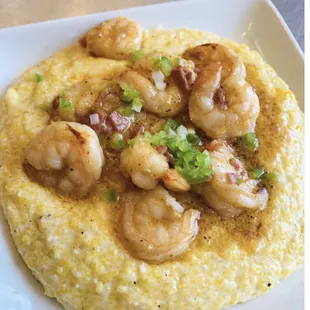 Stoneground grits and shrimp