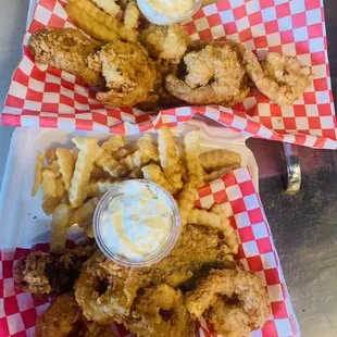 Fried Shrimp and fries w/house made tarter sauce