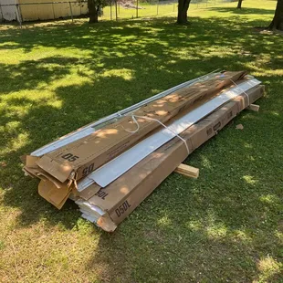 This is the pallet of vinyl siding that Lowes delivered to me.