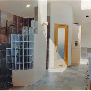 Disco Bob's bathroom AFTER