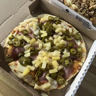 3 topping pizza  Canadian bacon  Jalapeño  Pineapple